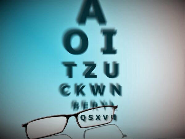 obraz do informacji "Bezpłatne badanie wzroku". Przedstawia litery do czytania, na dole okulary.