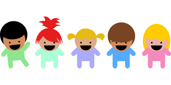 grafika przedstawiająca małe uśmiechnięte dzieci